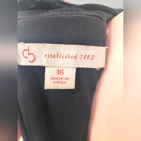 Elegant black large floral print halter style dress. Size 16 - Picture 5 of 5